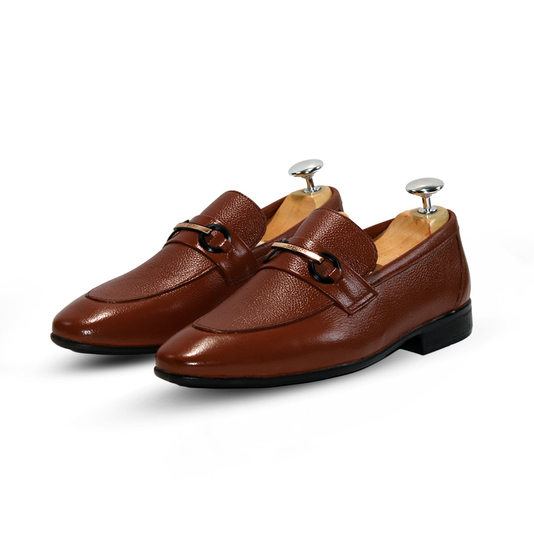 Men’s leather formal shoes wrinkle