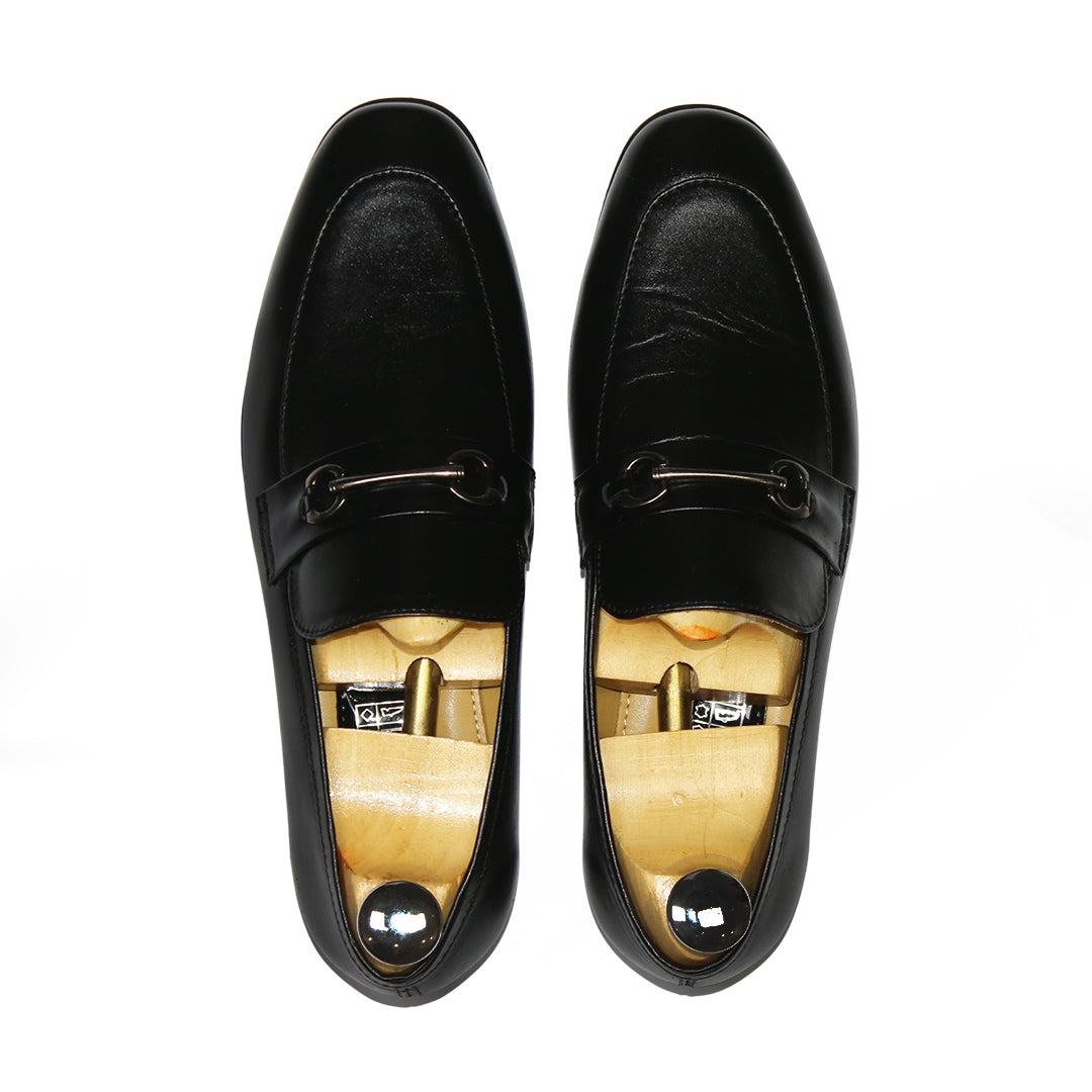 Men’s leather formal shoes wrinkle