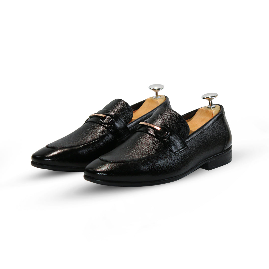 Men’s leather formal shoes wrinkle