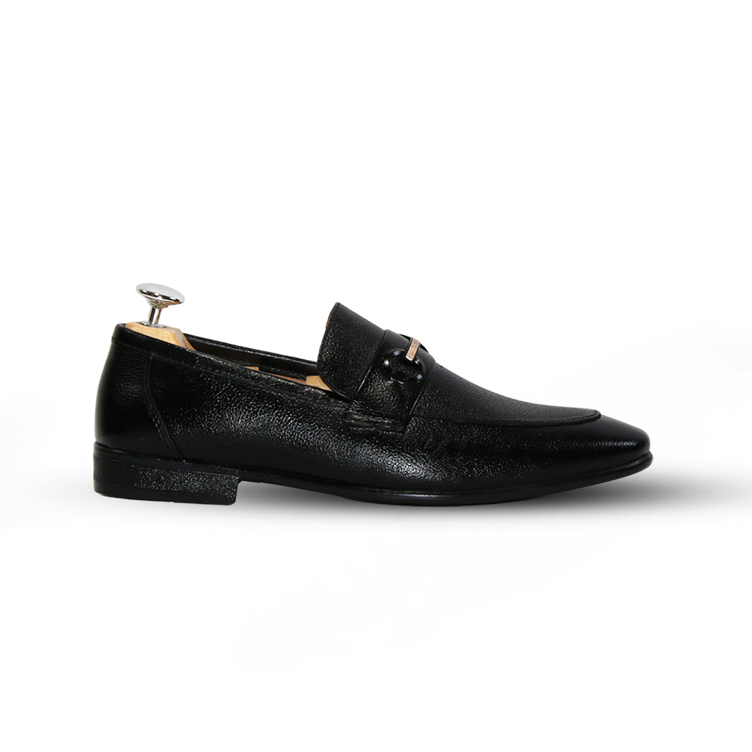 Men’s leather formal shoes wrinkle