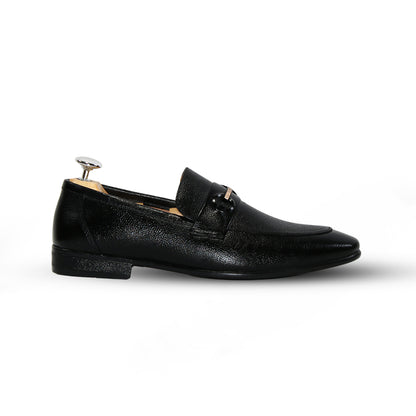 Men’s leather formal shoes wrinkle