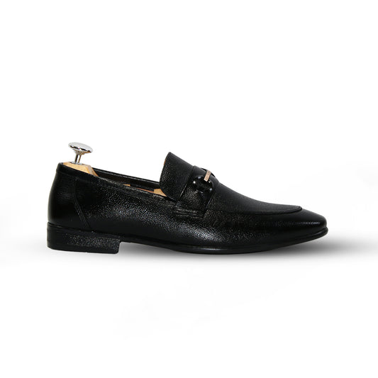 Men’s leather formal shoes wrinkle