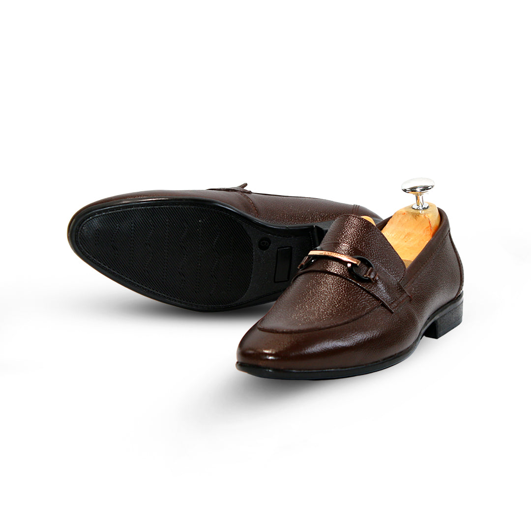 Men’s leather formal shoes wrinkle
