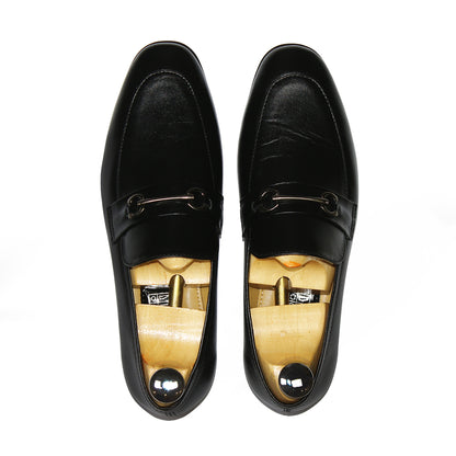 Men’s leather formal shoes wrinkle