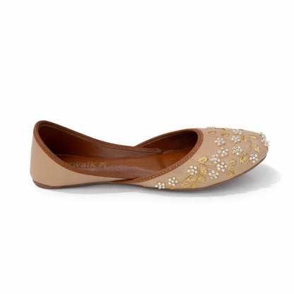 Elegant Pearl & Gold Embroidered Women’s Khussa Flats – Beige Traditional Jutti