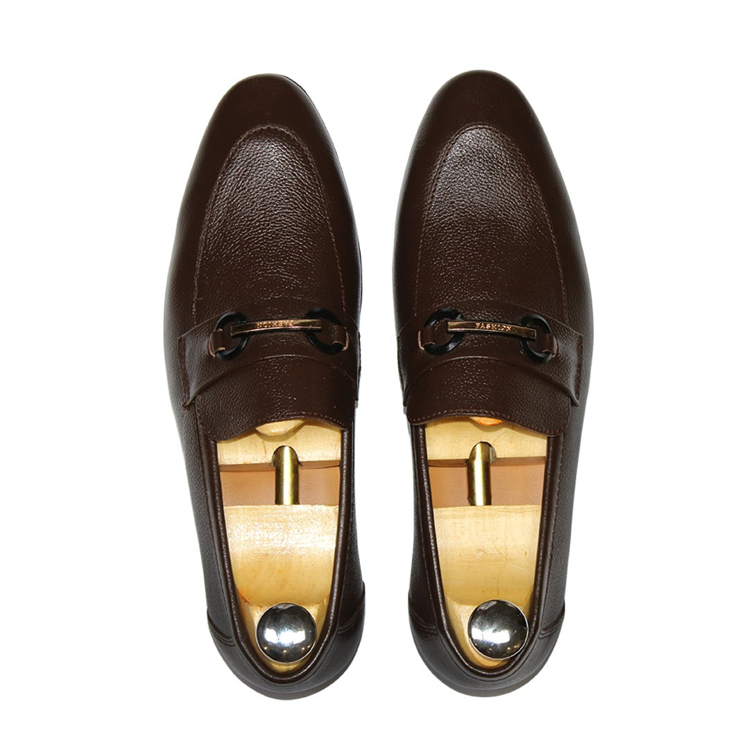 Men’s leather formal shoes wrinkle