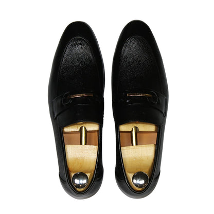 Men’s leather formal shoes wrinkle