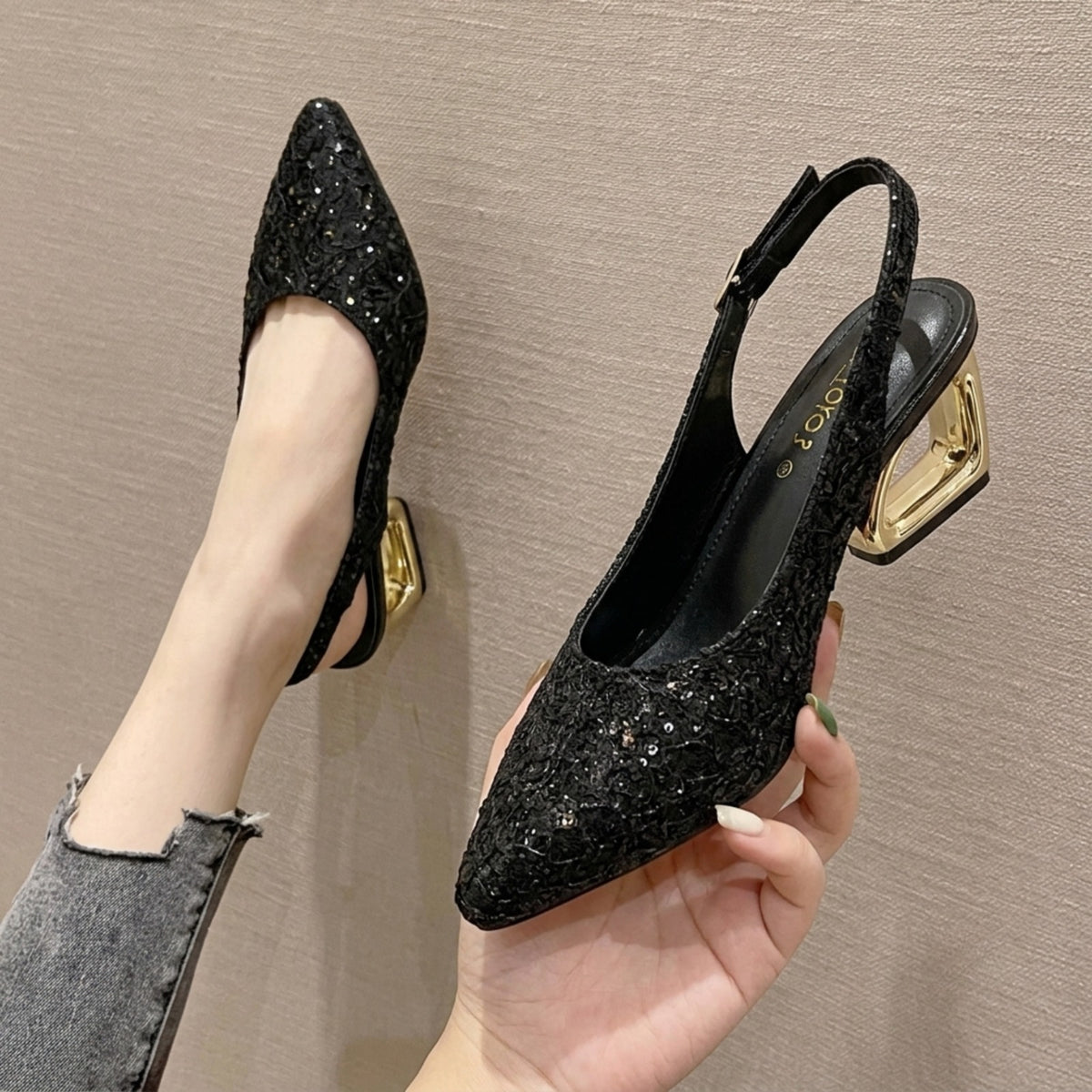 Amber Aura Noir Gleam – Elegant Women's Flats