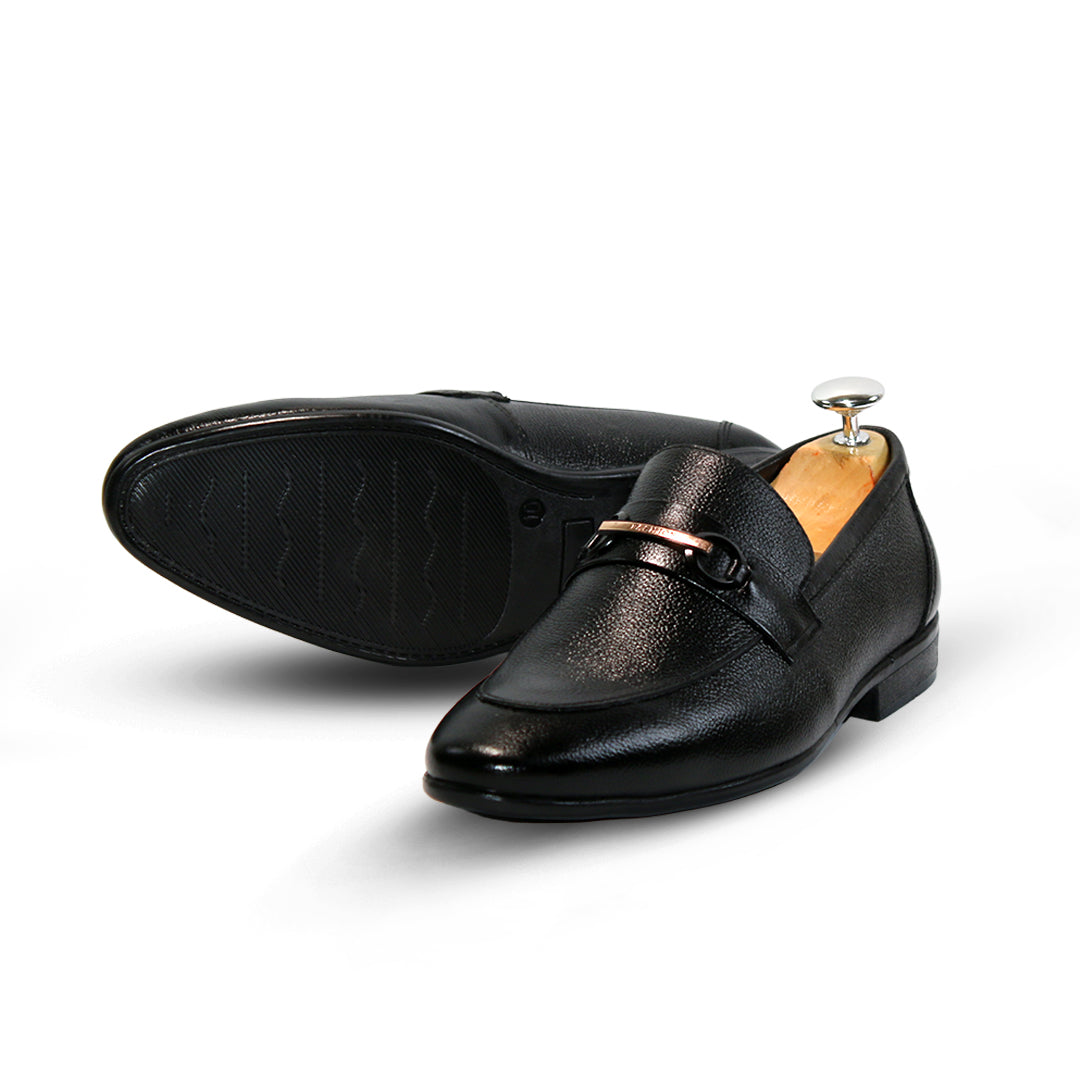 Men’s leather formal shoes wrinkle