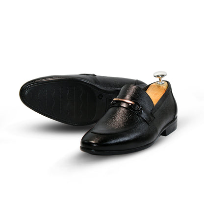 Men’s leather formal shoes wrinkle